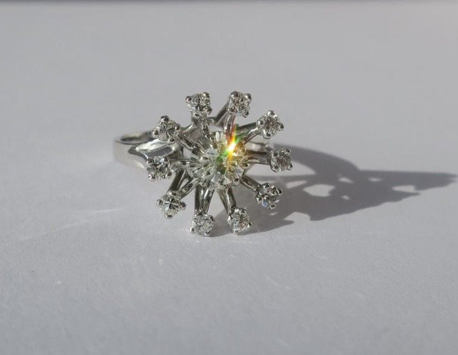Bague 51 Bague marguerite en or blanc, platine et diamants 58 Facettes