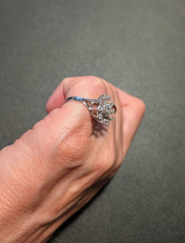Bague 51 Bague marguerite en or blanc, platine et diamants 58 Facettes