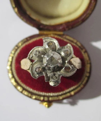 Bague 57 Bague marguerite régionale en or rose, argent et diamants 58 Facettes