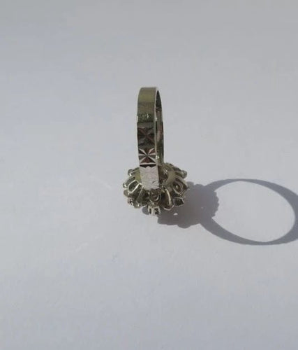 Bague 54 Bague Pompadour en or blanc, émeraude et diamants 58 Facettes