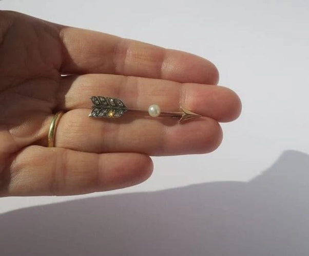 Broche Broche flèche en or rose 18 carats, perle fine et diamants 58 Facettes