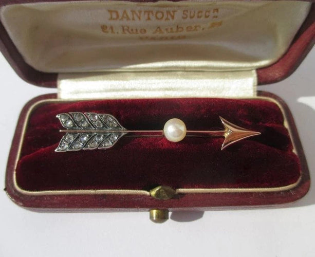 Broche Broche flèche en or rose 18 carats, perle fine et diamants 58 Facettes