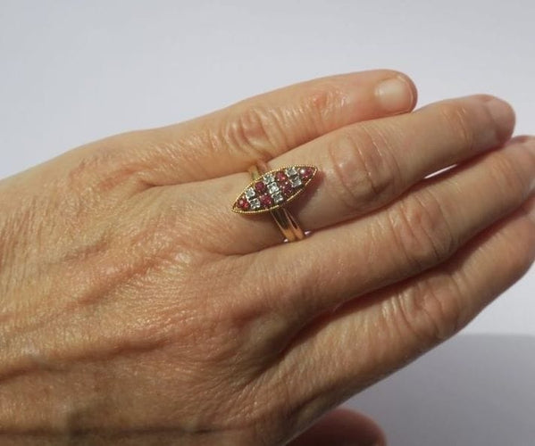 Bague 55 Marquise XIXe - Bague en or rose, platine, diamants et rubis 58 Facettes