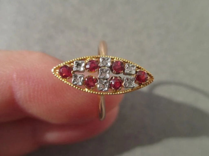 Bague 55 Marquise XIXe - Bague en or rose, platine, diamants et rubis 58 Facettes