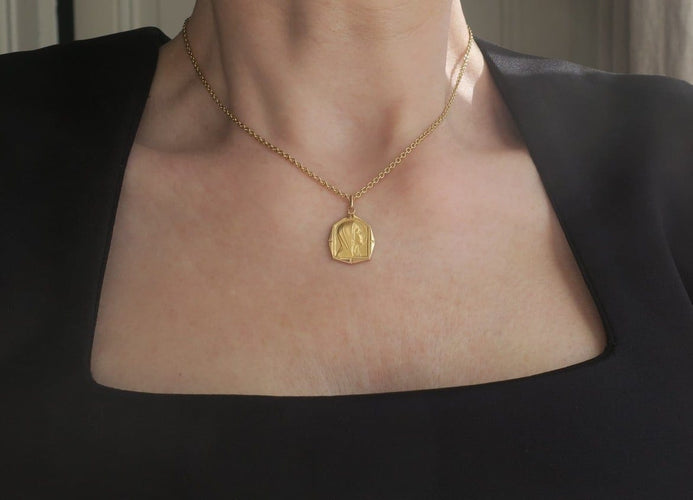 Pendentif GRUN - Médaille pendentif Art déco en or jaune 18 carats et nacre 58 Facettes