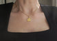 Pendentif GRUN - Médaille pendentif Art déco en or jaune 18 carats et nacre 58 Facettes