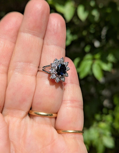 Bague 49 Pompadour - Bague ovale en or blanc, saphir et diamants 58 Facettes