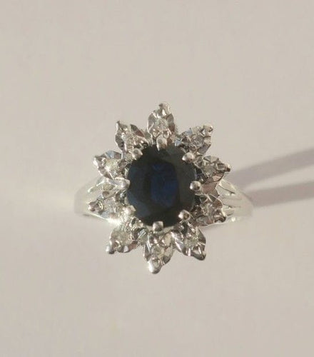 Bague 49 Pompadour - Bague ovale en or blanc, saphir et diamants 58 Facettes