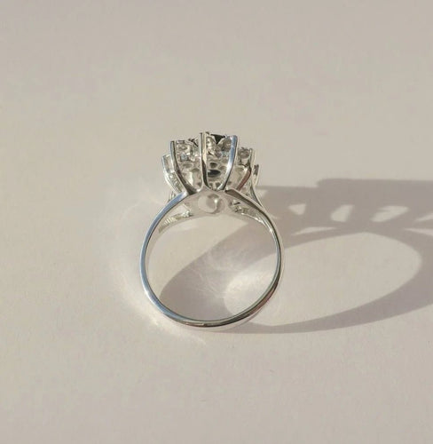 Bague 49 Pompadour - Bague ovale en or blanc, saphir et diamants 58 Facettes