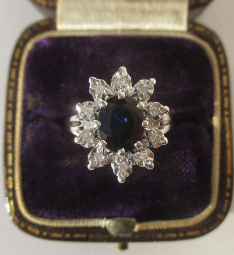 Bague 49 Pompadour - Bague ovale en or blanc, saphir et diamants 58 Facettes