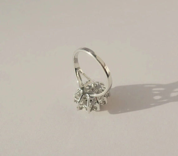 Bague 49 Pompadour - Bague ovale en or blanc, saphir et diamants 58 Facettes