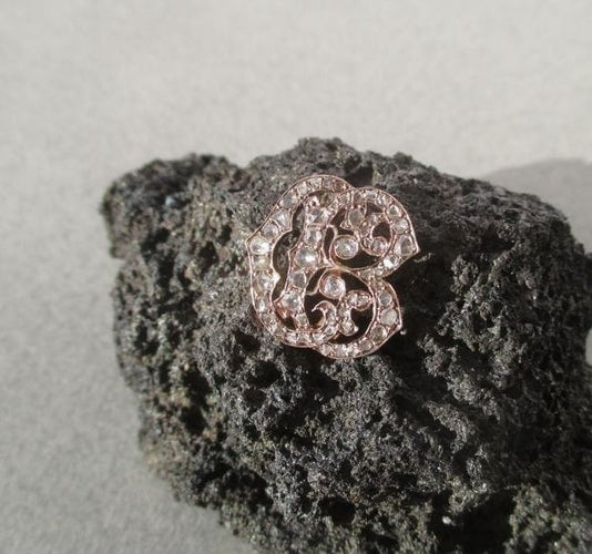 Pendentif Pendentif monogramme C B pavé de diamants en or rose 18 carats 58 Facettes