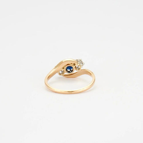 Bague 54 Bague trilogie en or jaune 18 carats et platine, saphir et diamants 58 Facettes