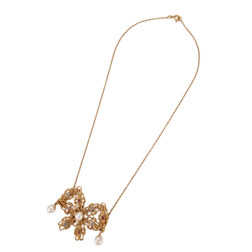 Collier Collier nœud en or jaune 18 carats avec perles, diamants et rubis 58 Facettes