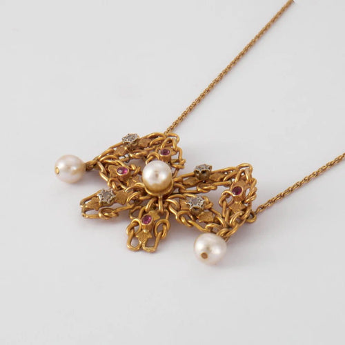 Collier Collier nœud en or jaune 18 carats avec perles, diamants et rubis 58 Facettes