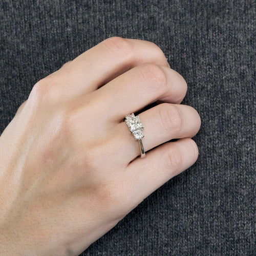 Bague 53 Trilogie - Bague solitaire en or blanc 18K et diamants taille princesse 58 Facettes