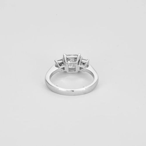 Bague 53 Trilogie - Bague solitaire en or blanc 18K et diamants taille princesse 58 Facettes