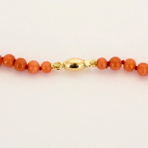 Collier Collier ancien en or jaune 18 carats avec perles de corail 58 Facettes