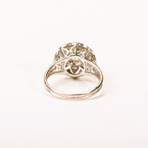 Bague 54 Bague fleur ciselée en or gris 18K et diamants 58 Facettes