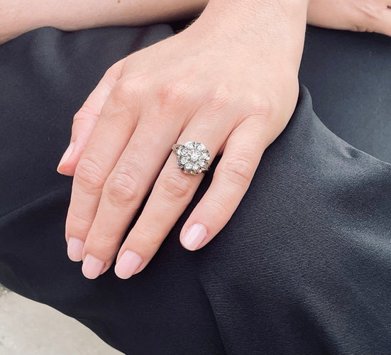 Bague 54 Bague marguerite vintage en or blanc et diamants 58 Facettes