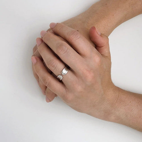 Bague 51 Cartier - Bague C en or blanc 58 Facettes