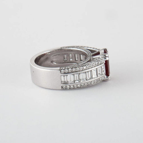 Bague 53 Bague en or gris avec rubis et diamants 58 Facettes