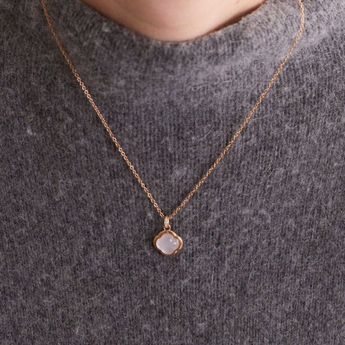 Collier Collier trèfle en or rose 18k avec quartz rose et diamants 58 Facettes 002.689