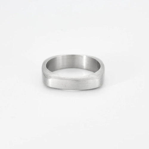 Bague 60 Bague carrée en or blanc brossé 18k 58 Facettes M8872
