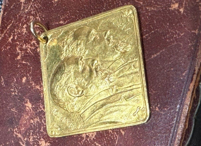 Pendentif Médaille française d'honneur carrée Maison Portois 58 Facettes