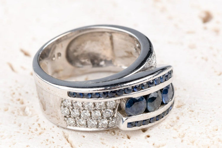 Bague 50 Bague 1,65 ct en or blanc, saphirs et diamants 58 Facettes BGADOC405-107