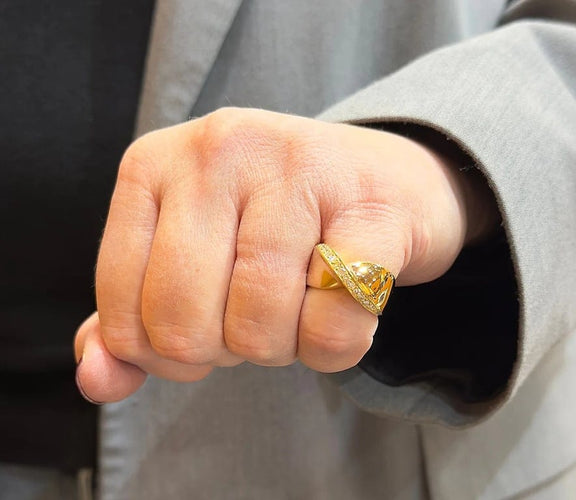 Bague 52 Bague en or jaune 18 carats sertie de diamants 58 Facettes