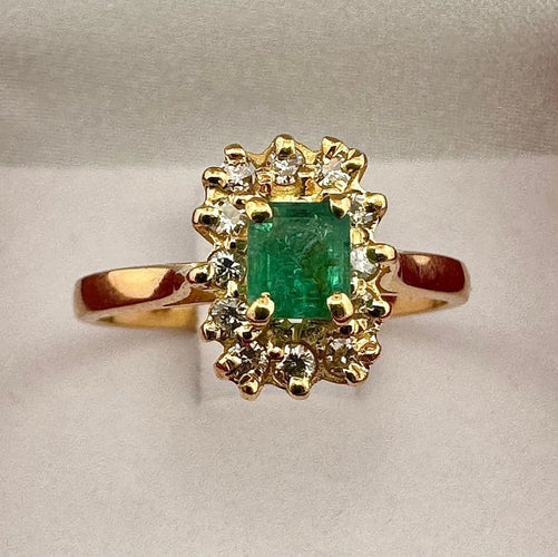 Bague 55 Bague ancienne en or jaune 18 carats avec émeraude et diamants 58 Facettes