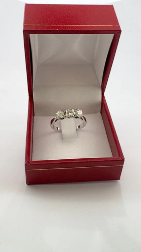 Bague 53 Alliance trilogie vintage en or blanc 18 carats et diamants 58 Facettes