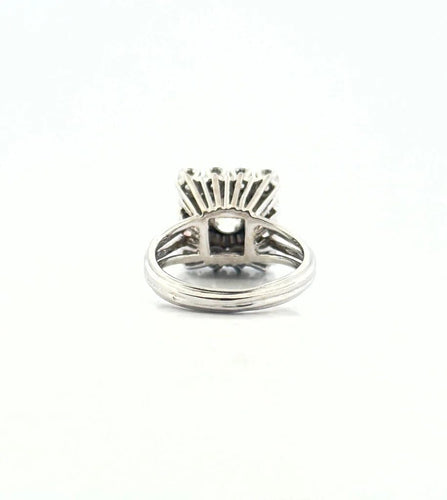 Bague 49 Bague ancienne carrée en or blanc et diamants 58 Facettes