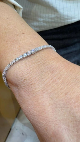 Bracelet Bracelet tennis rivière de diamants en or blanc 18 carats 58 Facettes
