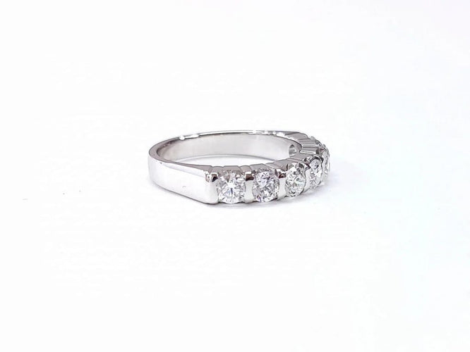 Bague 54 Demi-alliance - Bague en or blanc 18K et diamants 58 Facettes ALL.BAR-FA.46