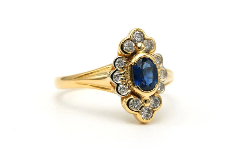 Bague 52 Bague contemporaine sertie d’un saphir et de diamants en or jaune 18 carats 58 Facettes 23234