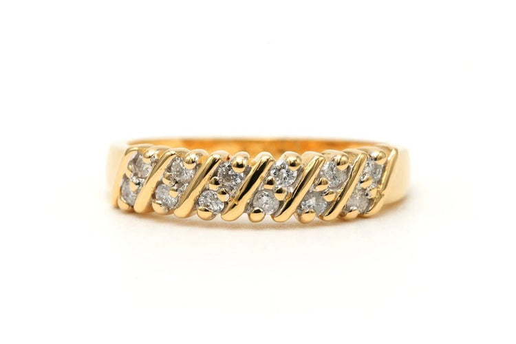 Bague 53 Bague contemporaine en or jaune 18 carats sertie de diamants 58 Facettes 23233