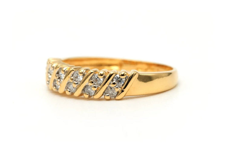 Bague 53 Bague contemporaine en or jaune 18 carats sertie de diamants 58 Facettes 23233