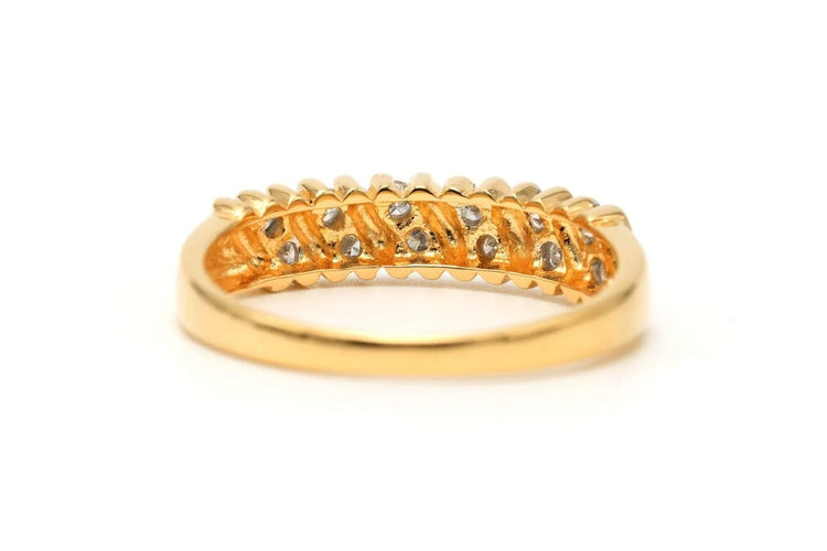 Bague 53 Bague contemporaine en or jaune 18 carats sertie de diamants 58 Facettes 23233