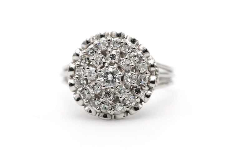 Bague Années 50 - Bague en or blanc et diamants 58 Facettes 23281