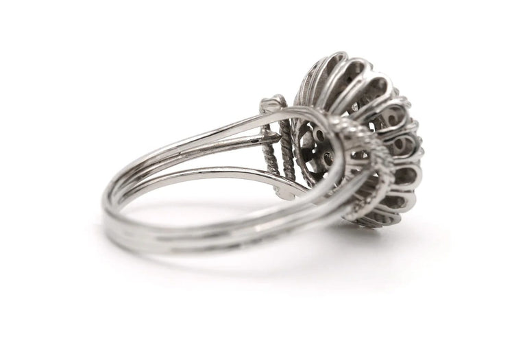 Bague Années 50 - Bague en or blanc et diamants 58 Facettes 23281