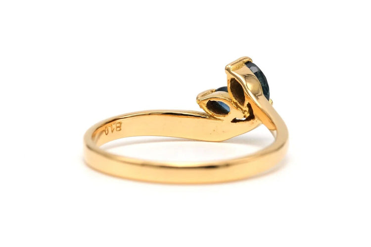 Bague 53 Bague contemporaine sertie de saphirs en or jaune 18 carats 58 Facettes 22894