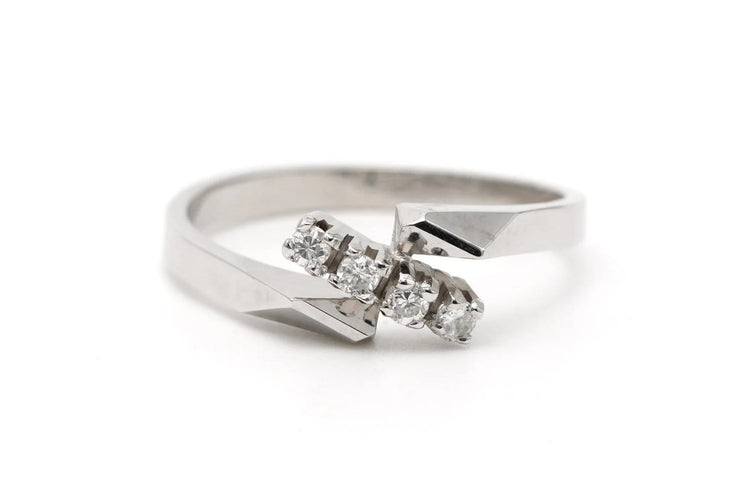 Bague 51 Bague contemporaine en or blanc et diamants 58 Facettes 23339