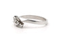 Bague 51 Bague contemporaine en or blanc 18 carats sertie de diamants 58 Facettes 23339