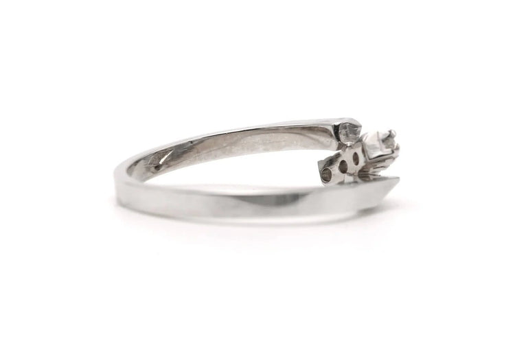 Bague 51 Bague contemporaine en or blanc et diamants 58 Facettes 23339