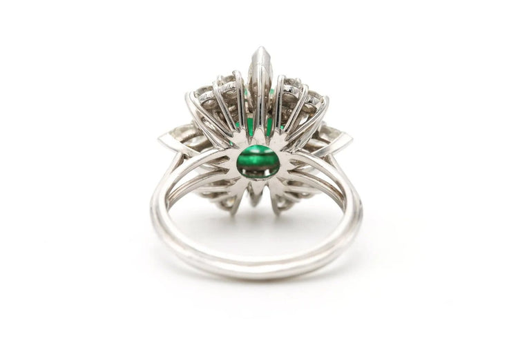Bague 53 Bague contemporaine sertie d’émeraude et diamants en or blanc 18 carats 58 Facettes 23331