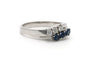 Bague 55 Bague contemporaine en or blanc 18 carats avec saphirs et diamants 58 Facettes 23335