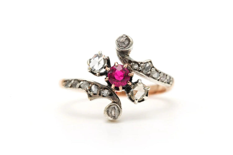 Bague 54 Bague Art nouveau en or jaune 18 carats, argent, rubis et diamants 58 Facettes B802