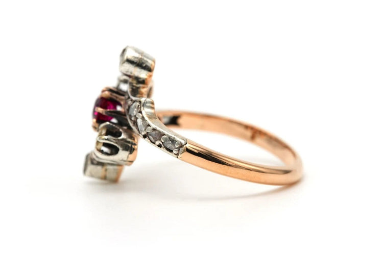 Bague 54 Bague Art nouveau en or jaune 18 carats, argent, rubis et diamants 58 Facettes B802
